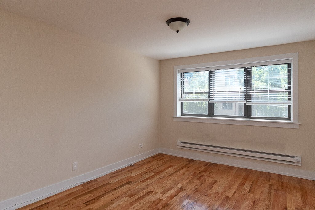 Building Photo - 567 W Arlington Pl