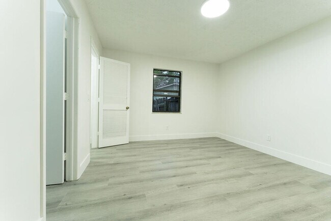 Building Photo - 1181 SW Sarto Ln