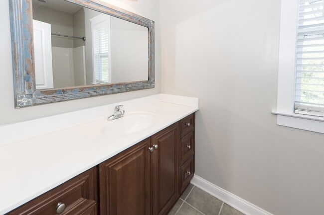 Building Photo - 302 White Gables Dr