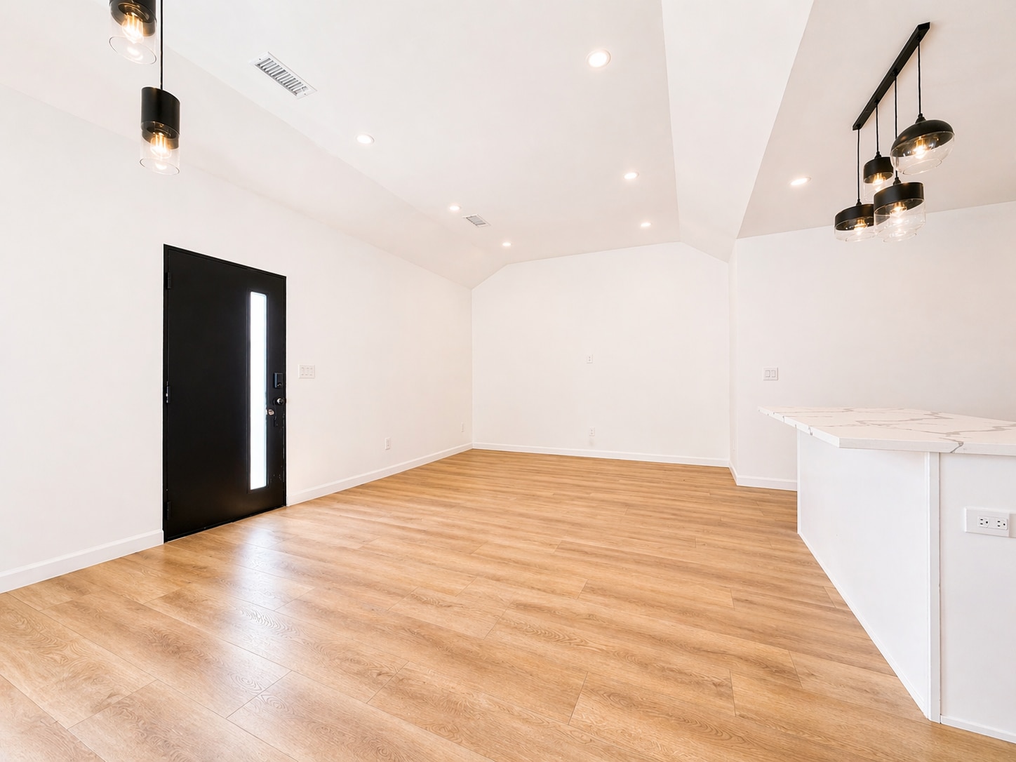 Building Photo - 818 N Genesee Ave