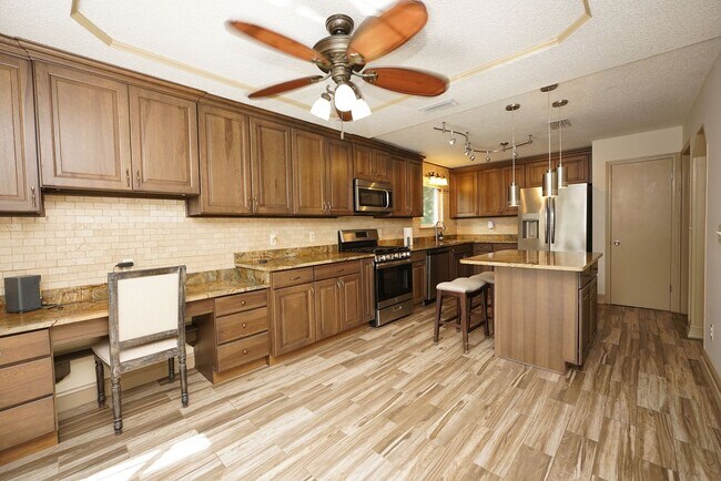 Building Photo - 504 Miller Ln