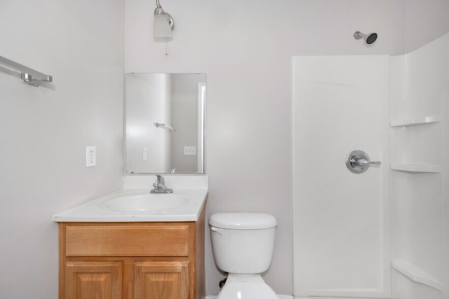 Building Photo - 800 Linwood Dr NW