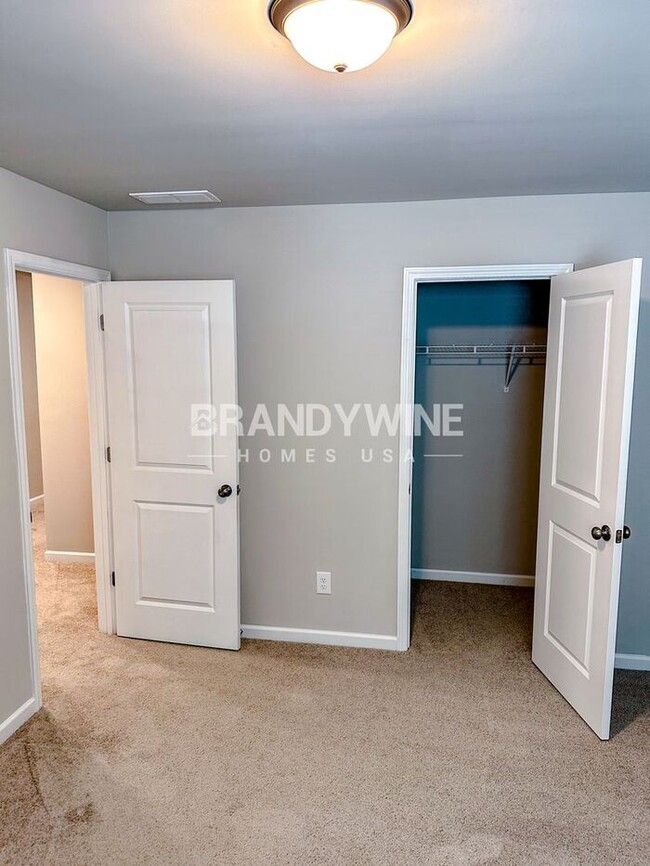 Building Photo - 202 Crestview Wy