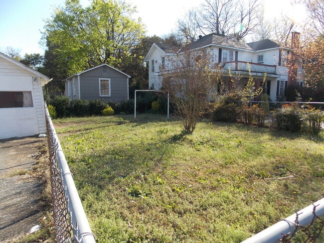 Building Photo - Cute Home in Jordan - Johnson Area