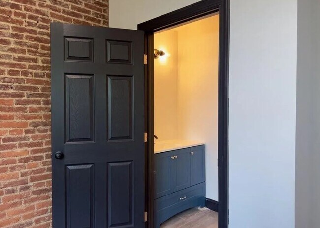 Building Photo - 709 N Duke St