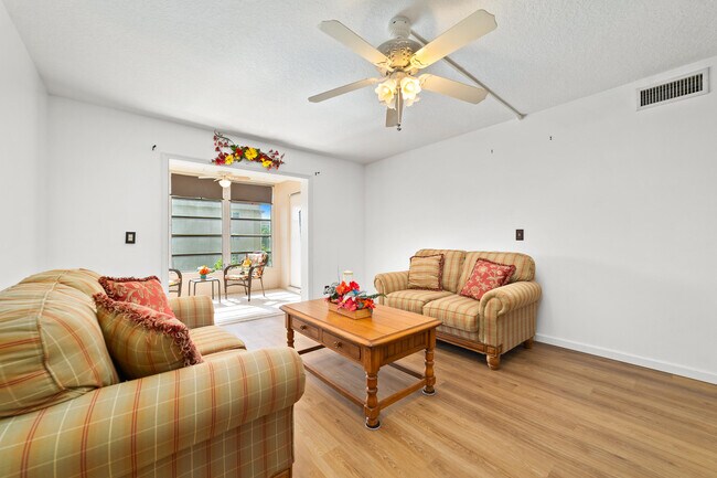 Building Photo - 230 NE 26th Ave