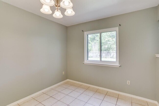 Building Photo - 11227 Henge Dr