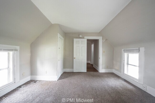 Building Photo - 831 S Webster St