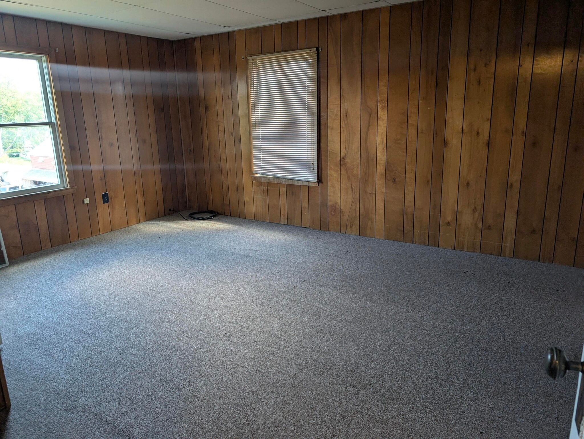 Master bedroom - 302 Jerome Ave