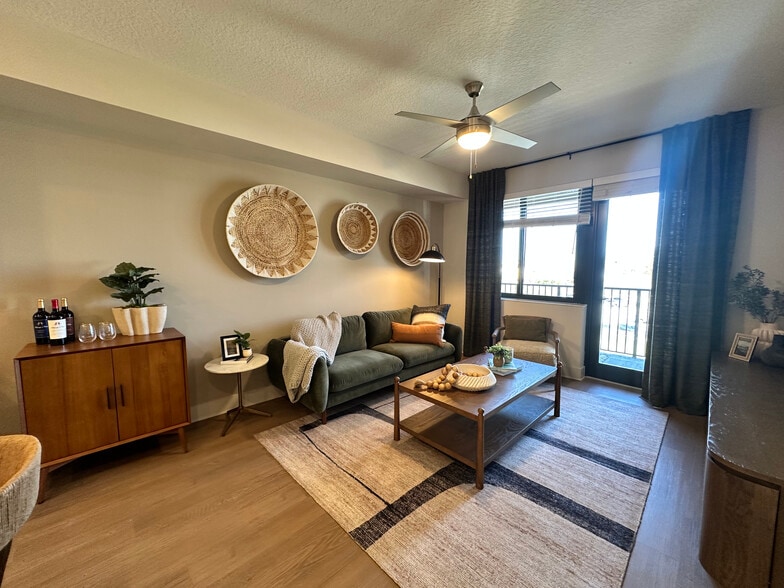 Building Photo - 3140 SW 69th Ave