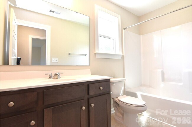 Building Photo - 1133 Overlake Dr