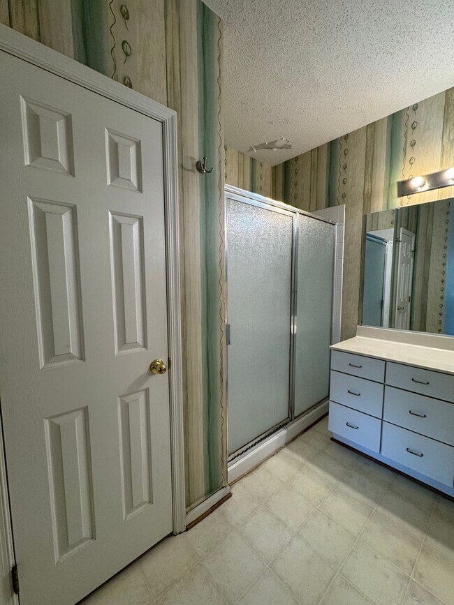 Building Photo - 125 Shoal Creek