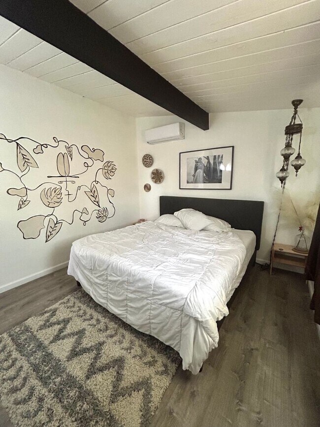 Building Photo - Adorable 2 bedroom 1 bathroom home