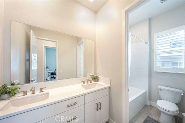 Building Photo - 217 Chorus