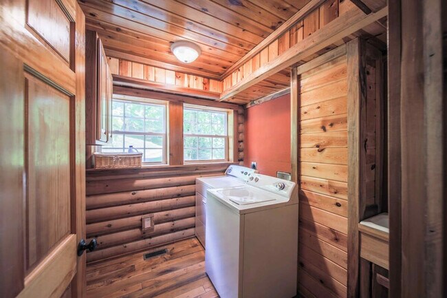 Building Photo - 195 Black Bear Dr