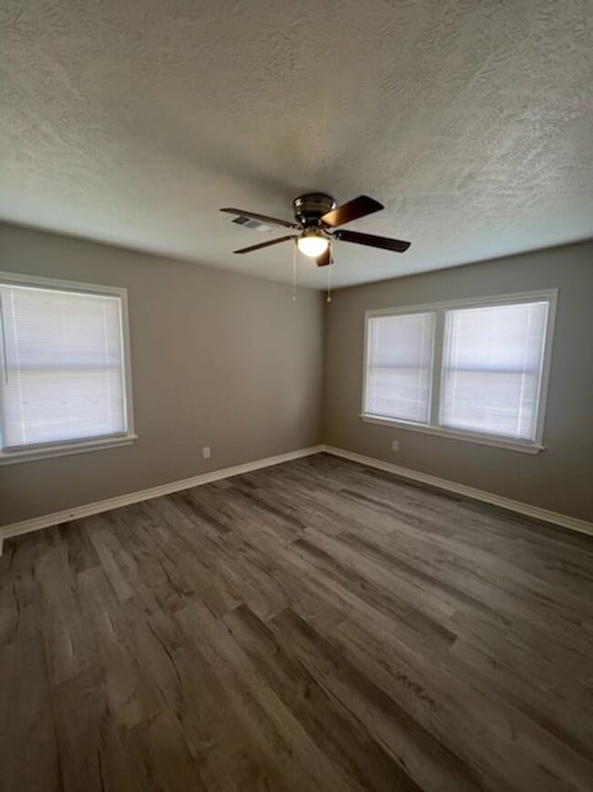 Building Photo - 4510 Clermont Ave
