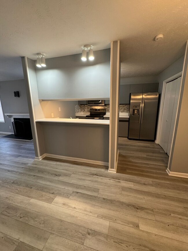 Building Photo - Updated Condo close to Fort Liberty