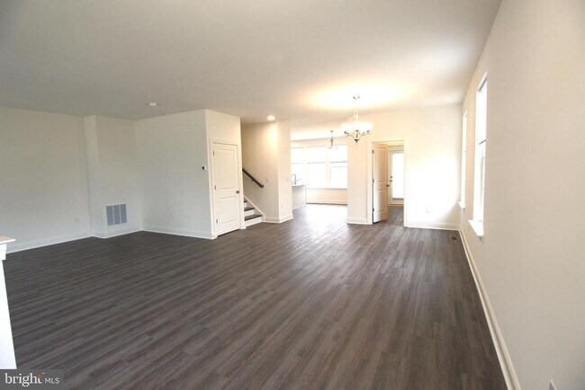 Building Photo - 851 Mapleton Ave