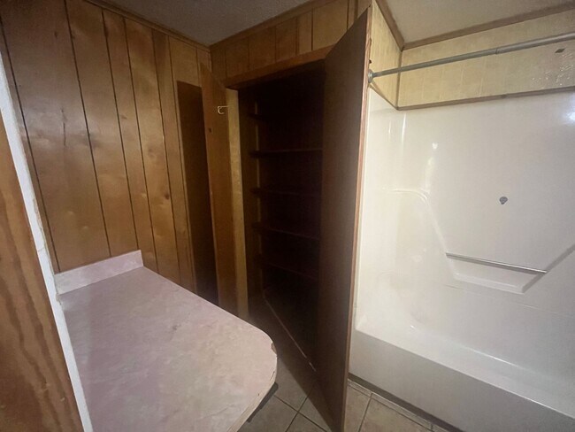 Building Photo - Spacious 2 Bed 1 Bath Home for rent in Jacksonville