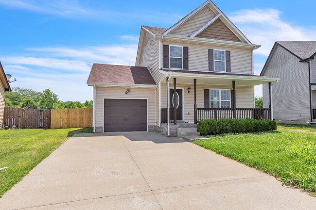 Primary Photo - 3 bedroom home with fenced in backyard clo...