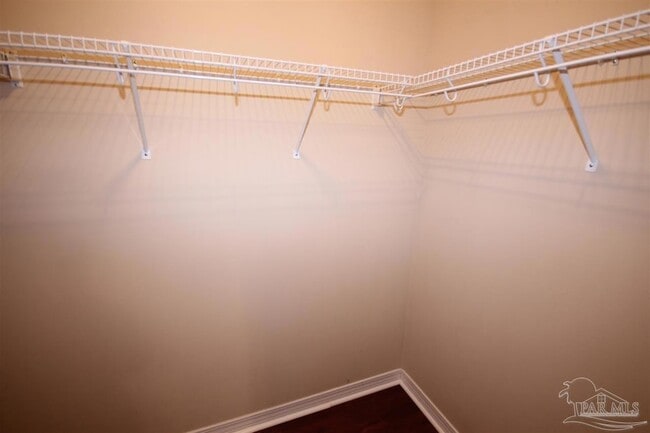 Building Photo - 6250 Starhill Dr