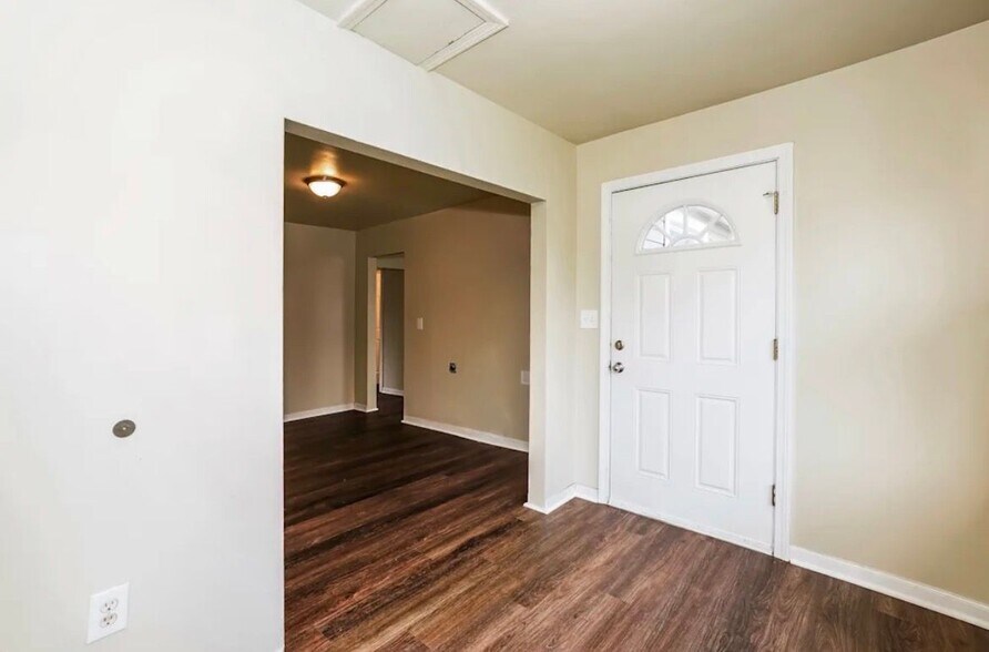 Building Photo - 7709 Mayfield Ave