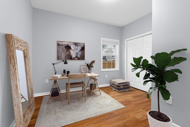 Building Photo - $500 OFF Special - 4Bd/ 2Bath Ranch Style home mins from Downtown Burlington
