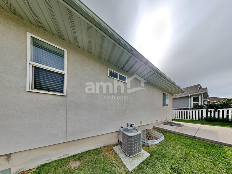 Building Photo - 8682 Dove Meadows Ln