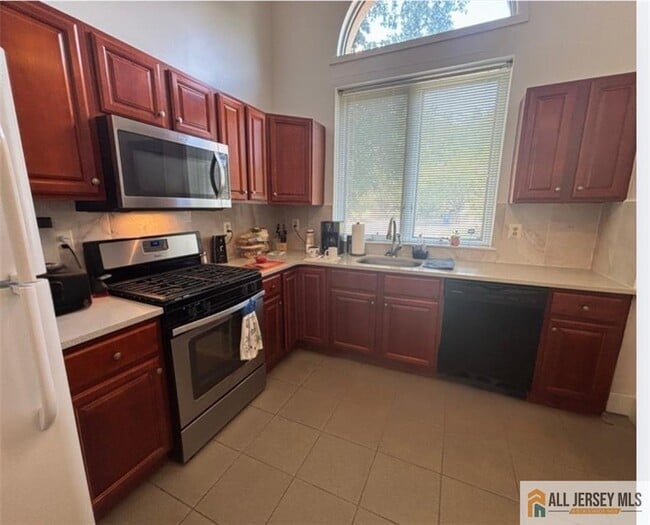Building Photo - 514 Sayre Dr