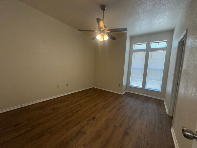 Building Photo - 3149 Tudor Ln
