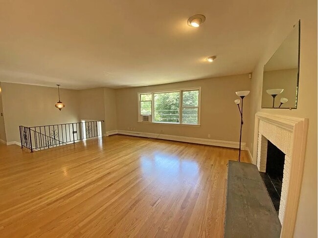 Building Photo - 299 Mill St