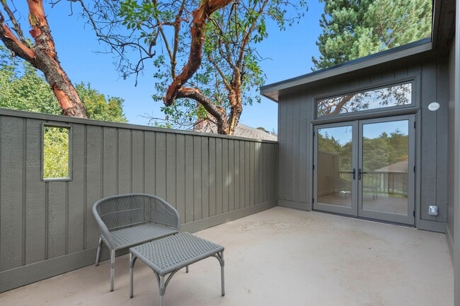 Building Photo - 3bd/2.5ba Seattle House