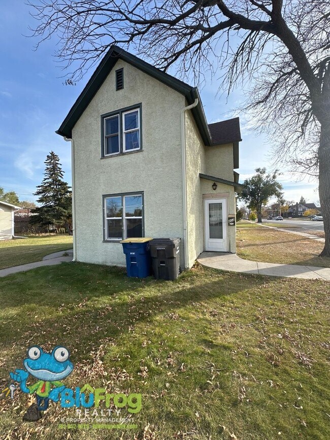 Primary Photo - EZ - 402 Duplex