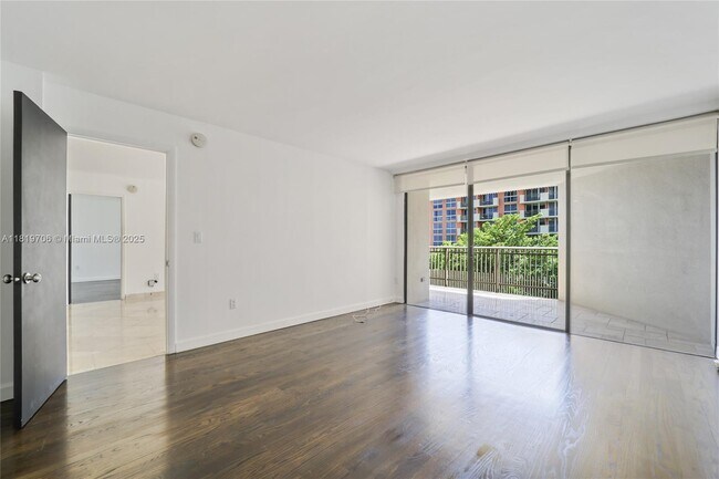 Building Photo - 2901 S Bayshore Dr