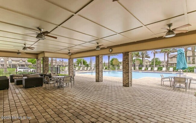 Building Photo - 7028 Buroak Ct
