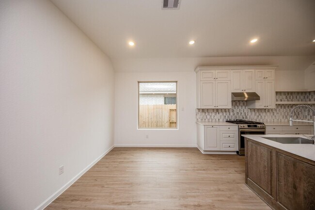 Building Photo - 3035 Ash Ray Dr