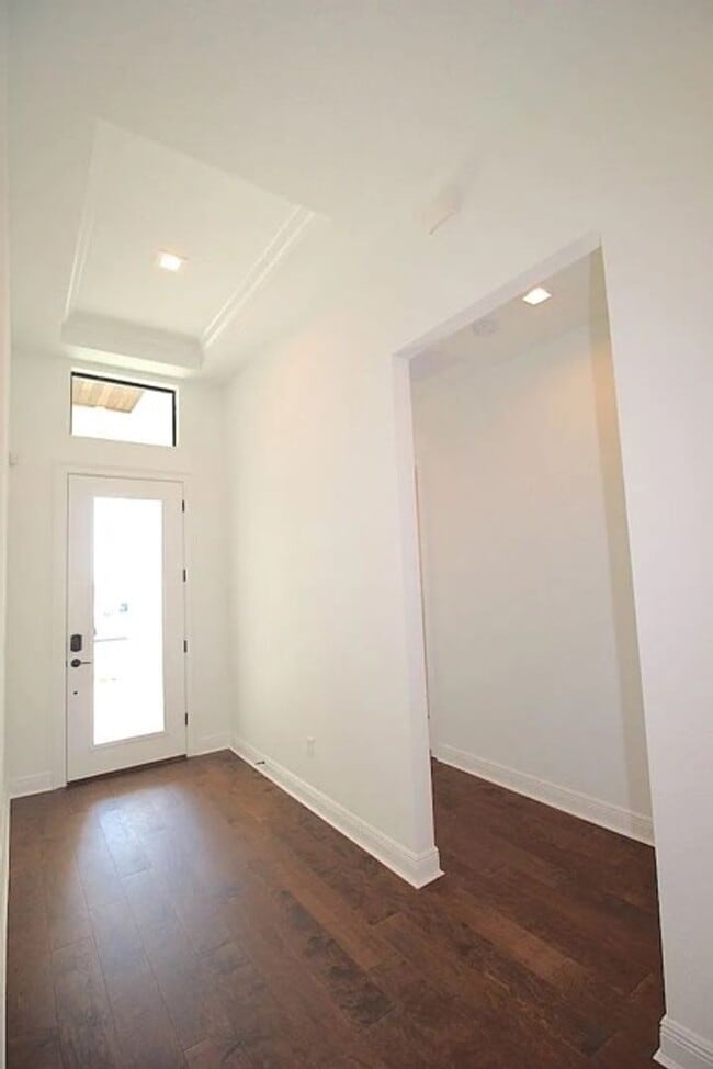 Building Photo - Coastal Living in Marina del Palma?!