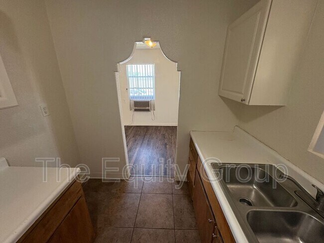 Building Photo - 829 Washington St