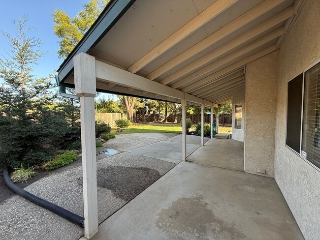 Building Photo - 4-bedroom plus a loft on a court in Escalon!