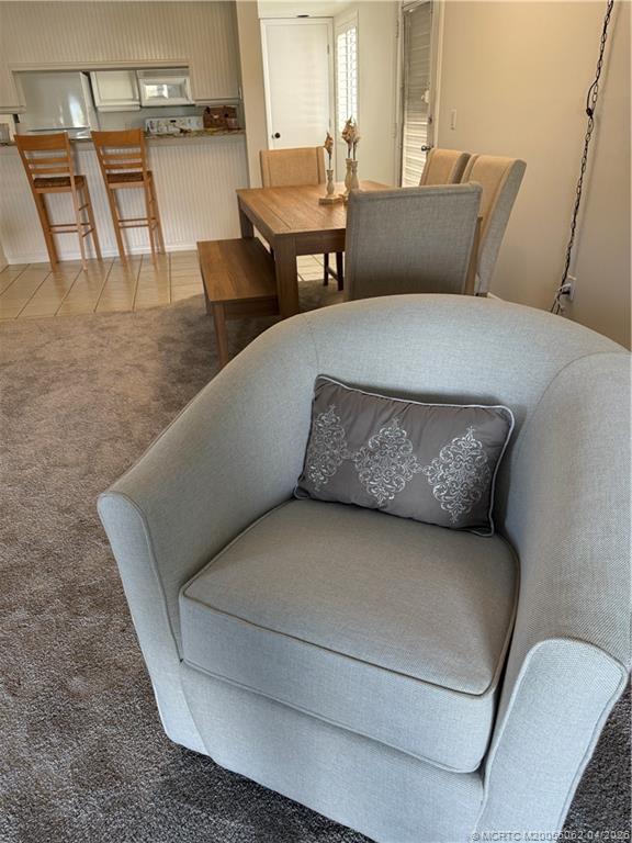 Building Photo - 554 NE Plantation Rd