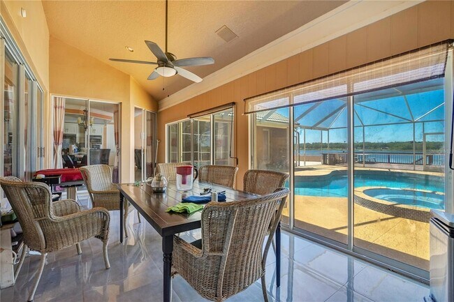 Building Photo - 6719 Fairway Cove Dr