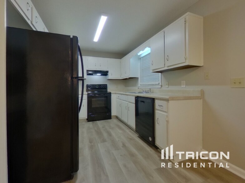 Building Photo - 1418 Millstream Trail NW