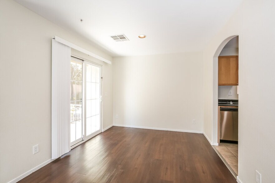 Building Photo - 7453 Showy Ct