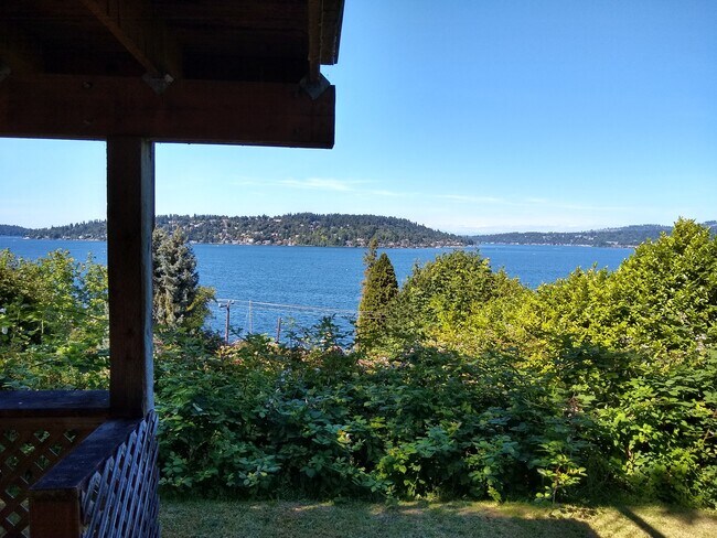 Building Photo - 10410 Dixon Dr S