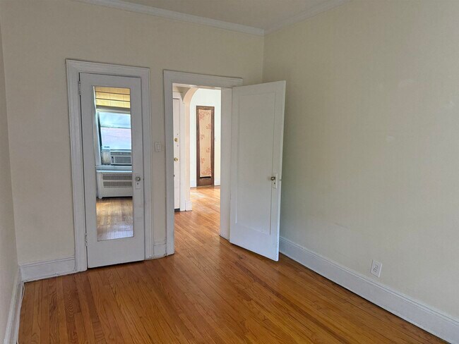 Building Photo - 457 Jersey Ave