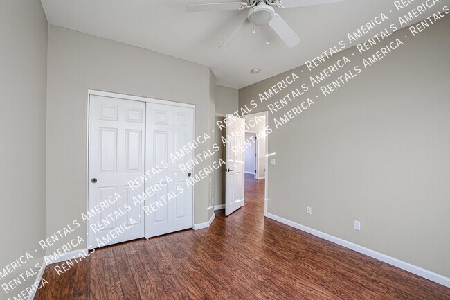 Building Photo - 14958 W Cameron Dr