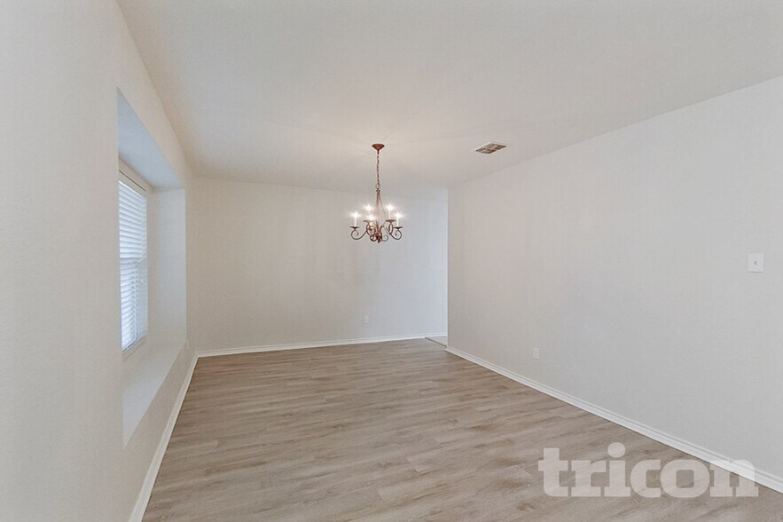 Building Photo - 1242 Yukon Dr