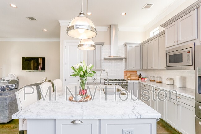 Building Photo - 5309 Blossom St