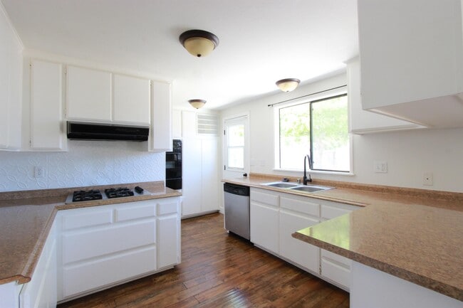 Building Photo - 24730 Cornstalk Rd