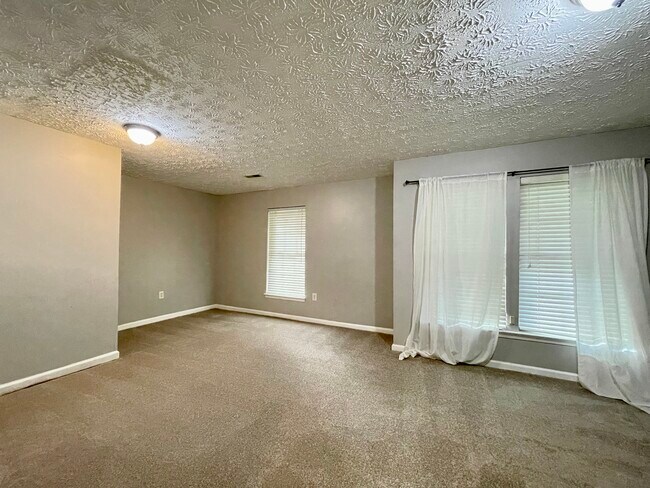 Building Photo - 8308 Lyndhurst St